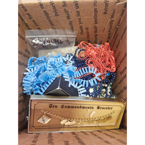 2lbs Vintage Costume Jewelry wearable lot - Picture 1 of 4